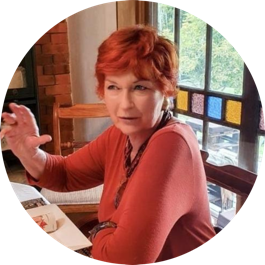 Mulher ao lado de janela

Descrição gerada automaticamente